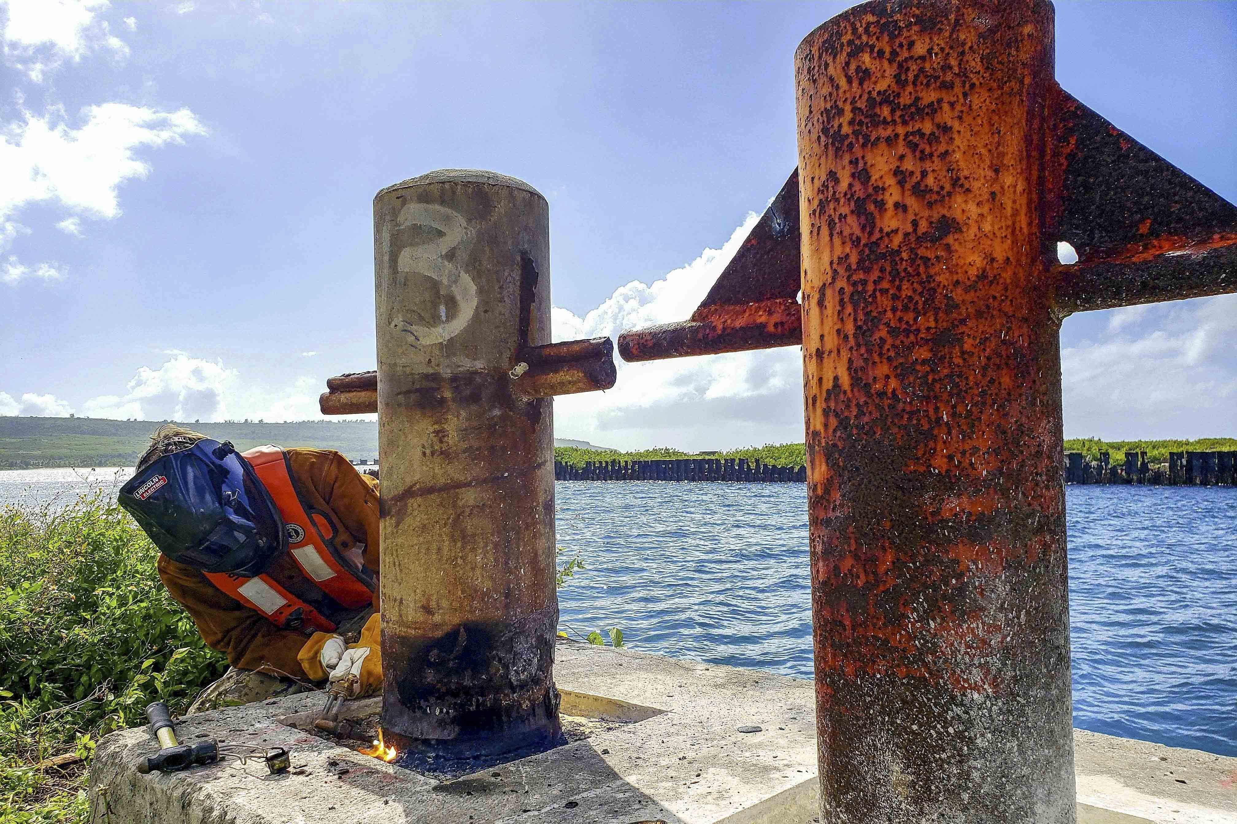 201222-N-HK244-1005C