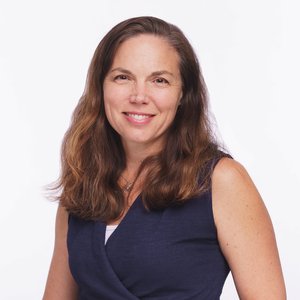 Headshot of Lisa Guernsey