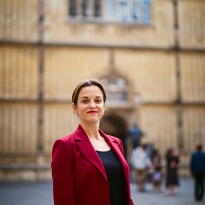 Headshot of Ivy Love