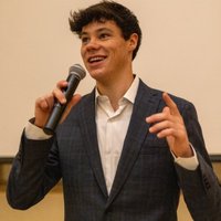 Egan Barzilay Headshot