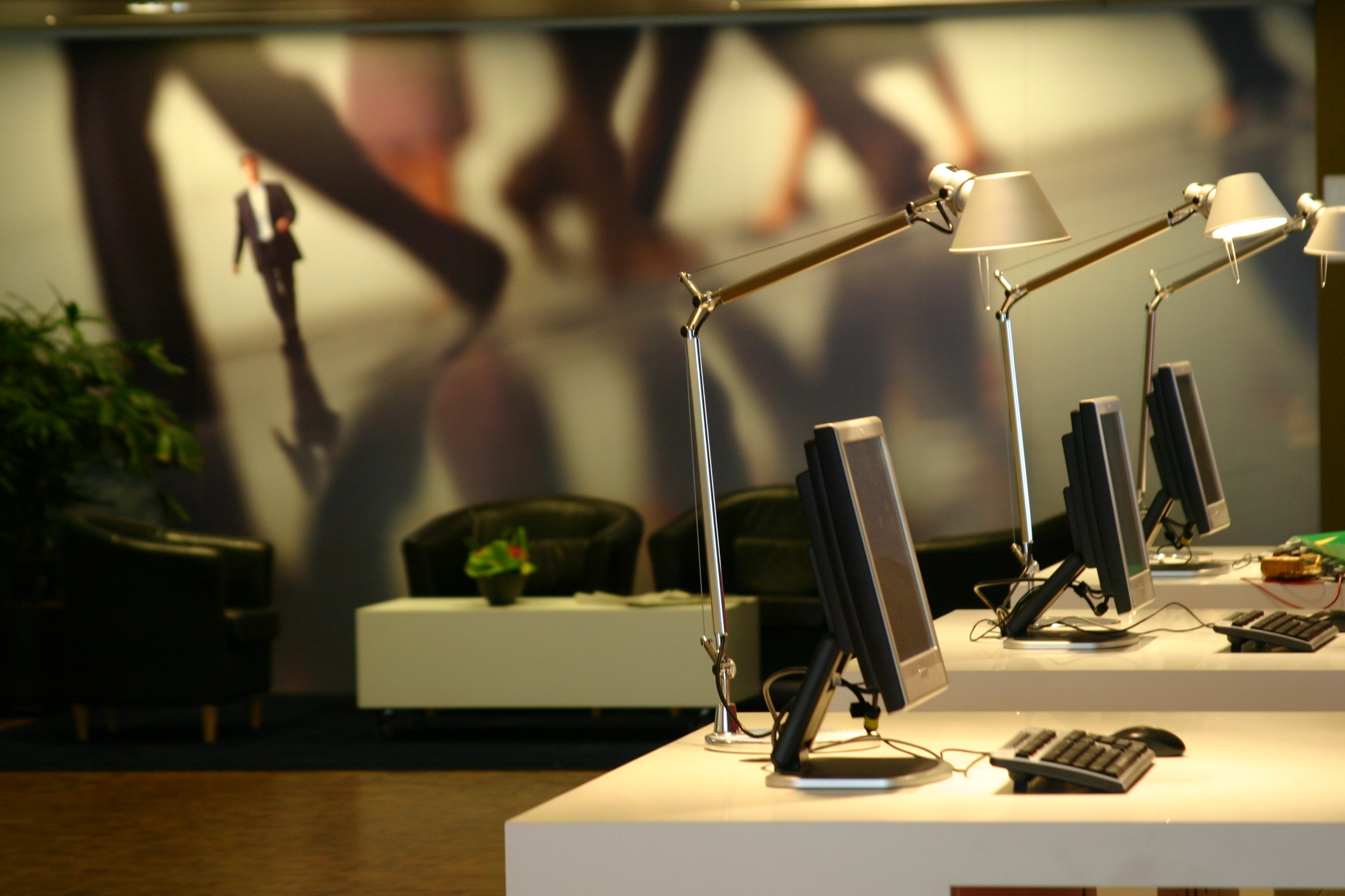 workstations computer lobby