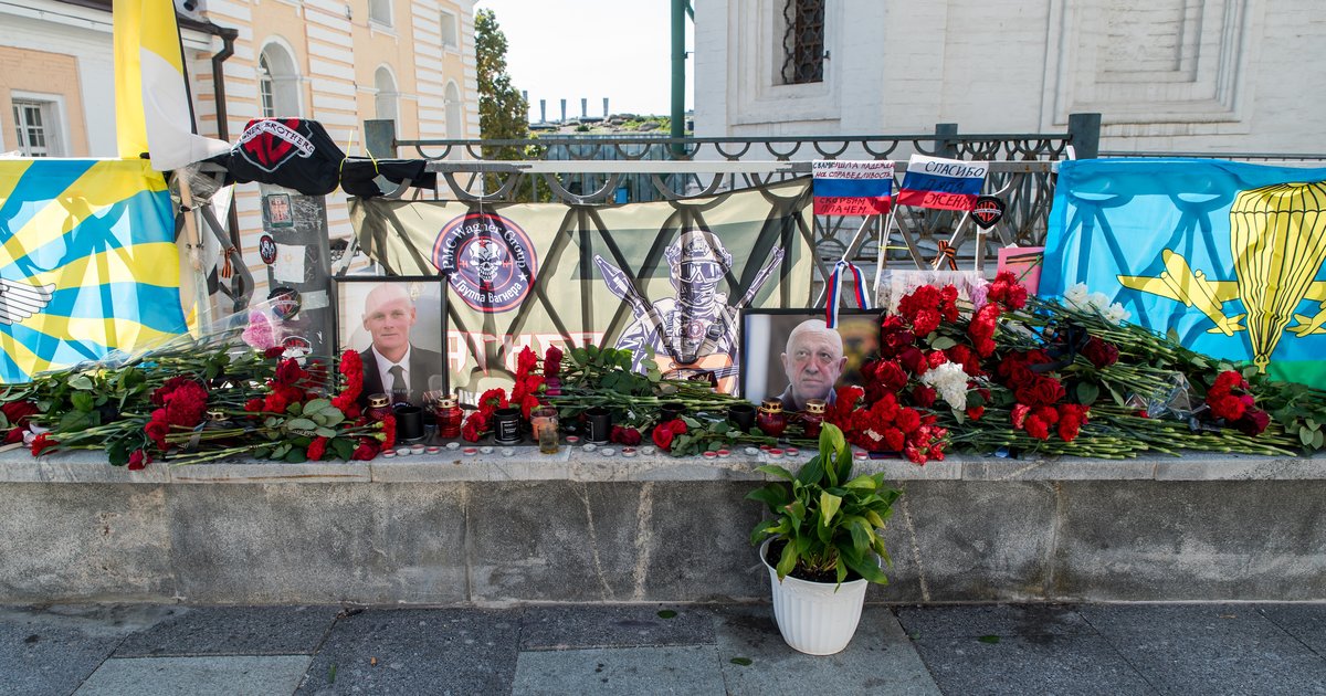 Мемориал_руководству_ЧВК_Вагнер_(ул._Варварка,_Москва)_2023-08-25