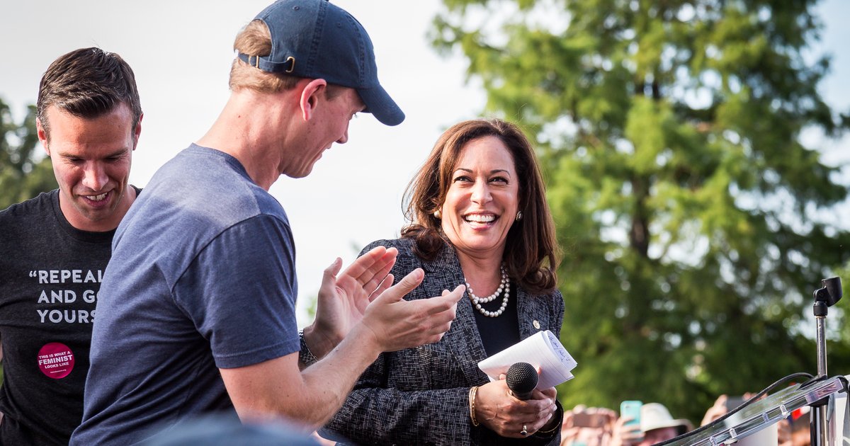 Sen_Kamala_Harris_Anti_Trump-Care_Rally_Capitol-2