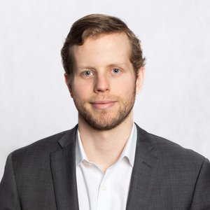 Headshot of Tim Robustelli.