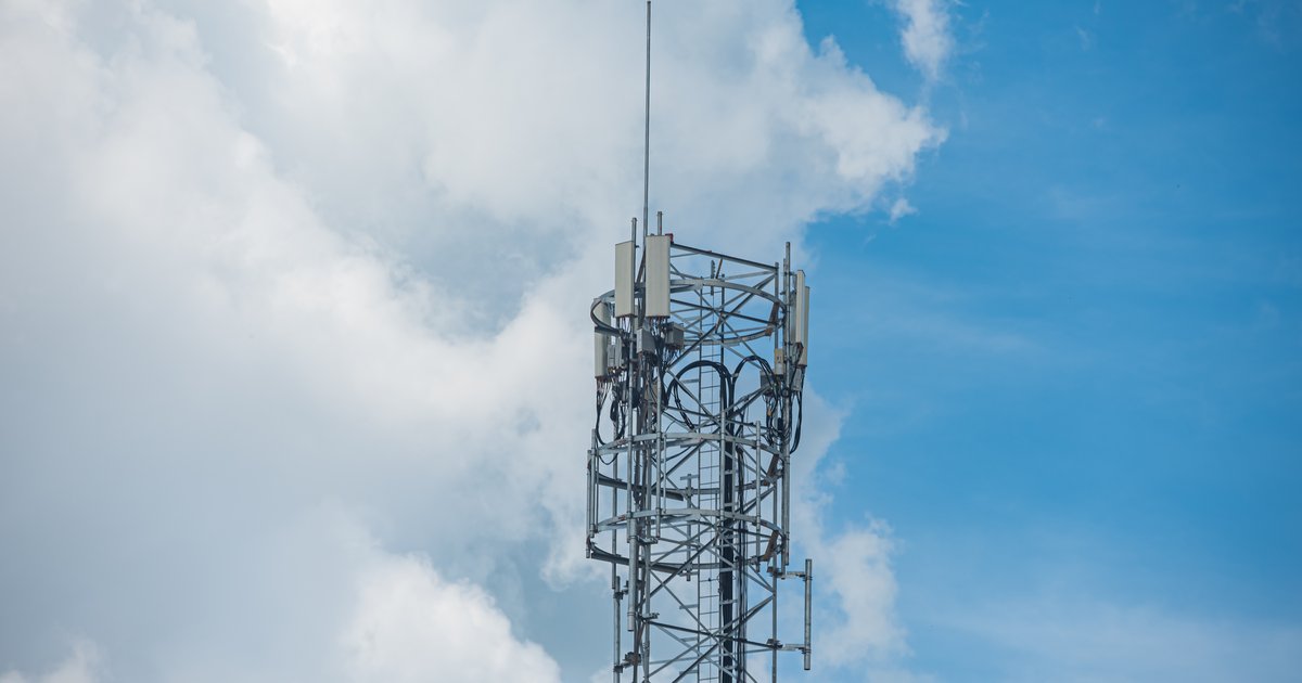 amazing-beautiful-sky-with-clouds-with-antenna