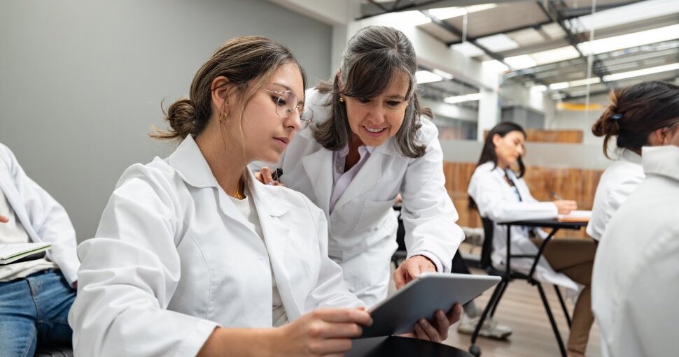 avoiding money problems in med school